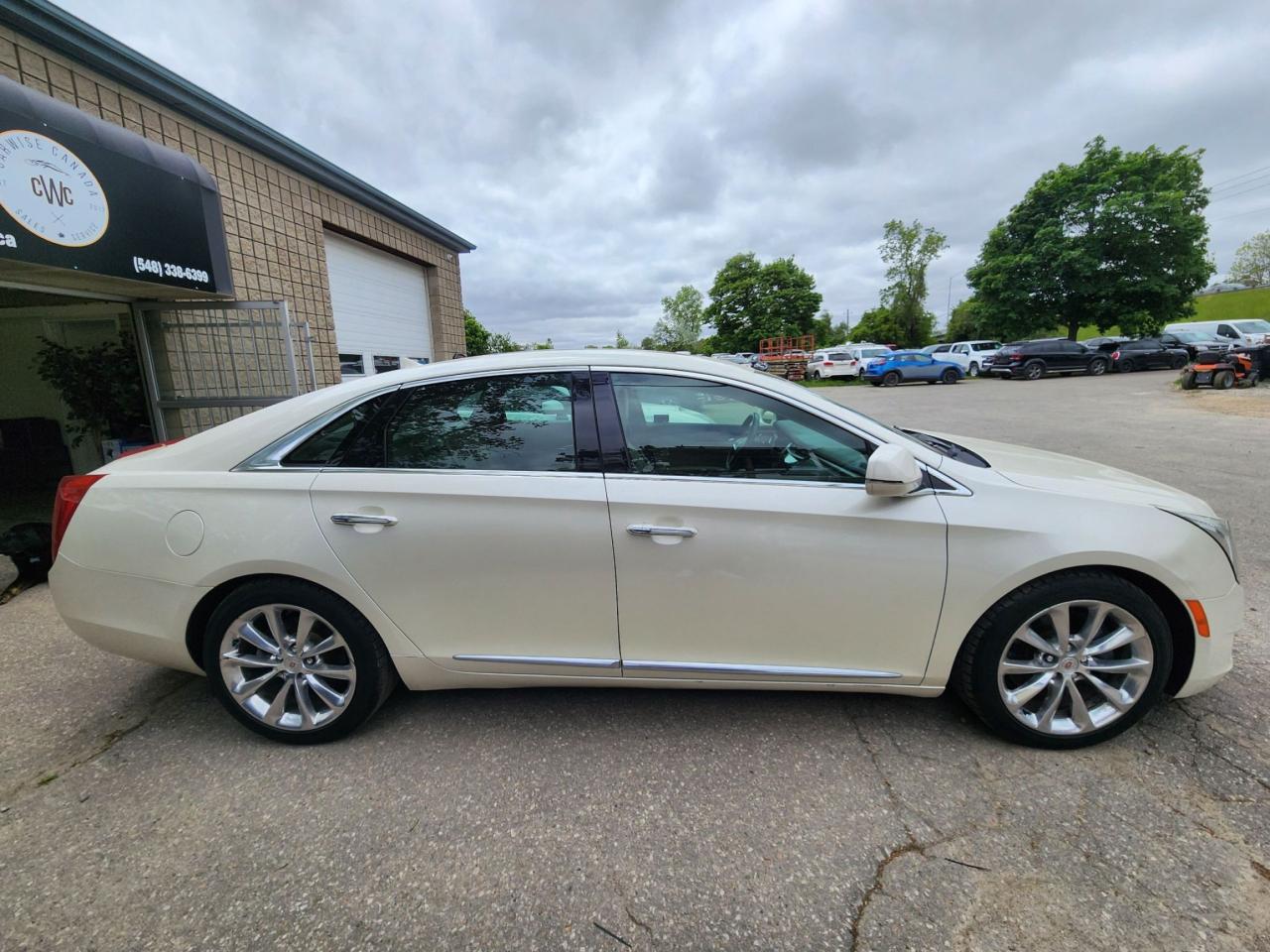 2013 Cadillac XTS Premium Collection l 3.6L V6 l NAV l Sunroof l