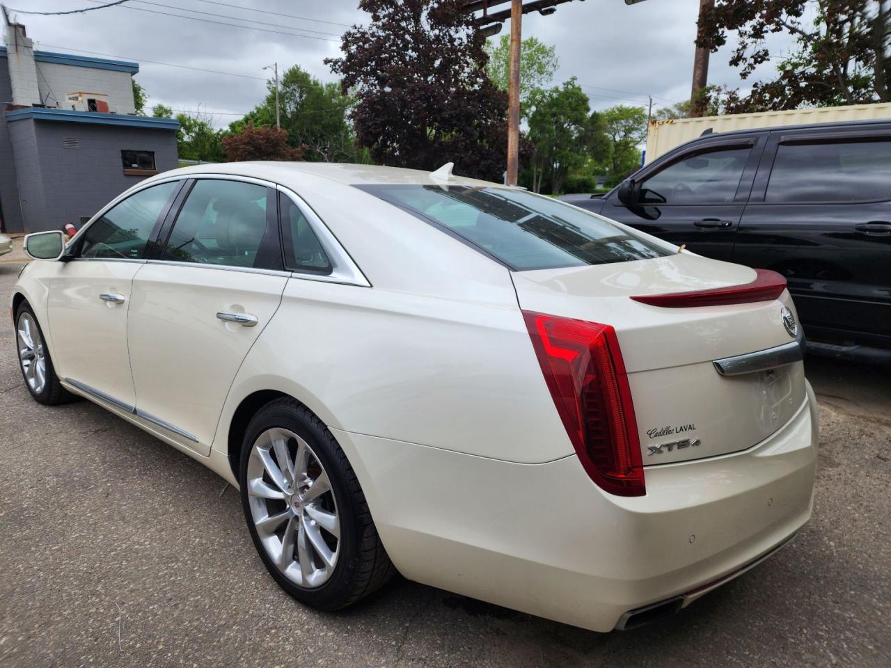 2013 Cadillac XTS Premium Collection l 3.6L V6 l NAV l Sunroof l