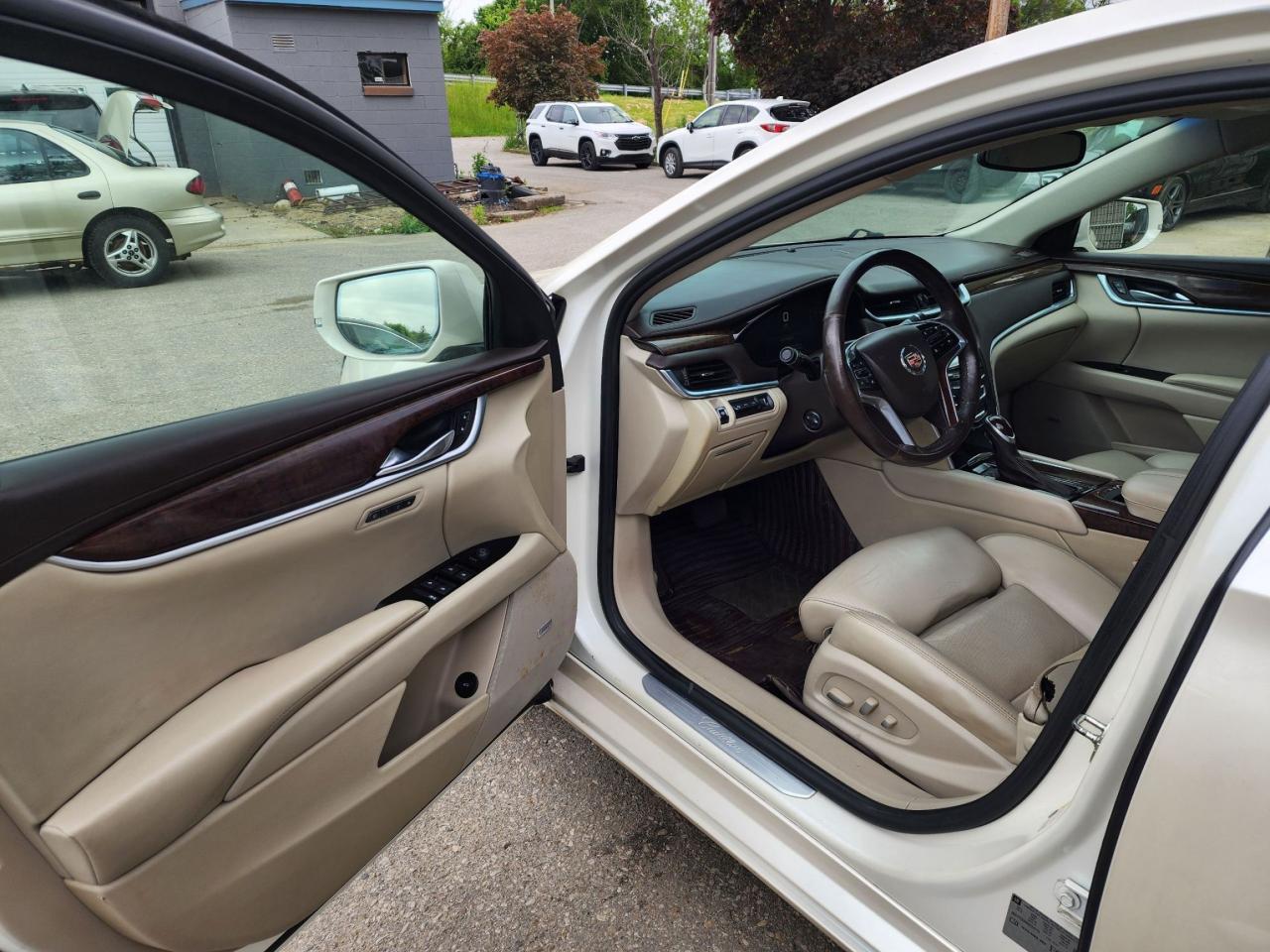 2013 Cadillac XTS Premium Collection l 3.6L V6 l NAV l Sunroof l