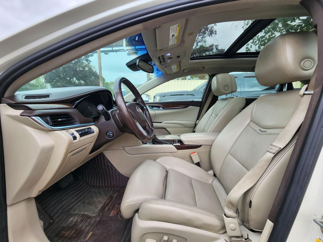 2013 Cadillac XTS Premium Collection l 3.6L V6 l NAV l Sunroof l