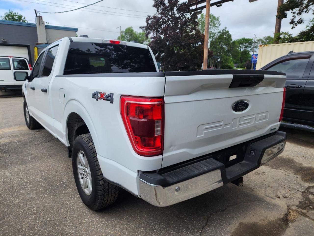 2023 Ford F-150 XLT l CrewCab l 3.5L l Mint Condition
