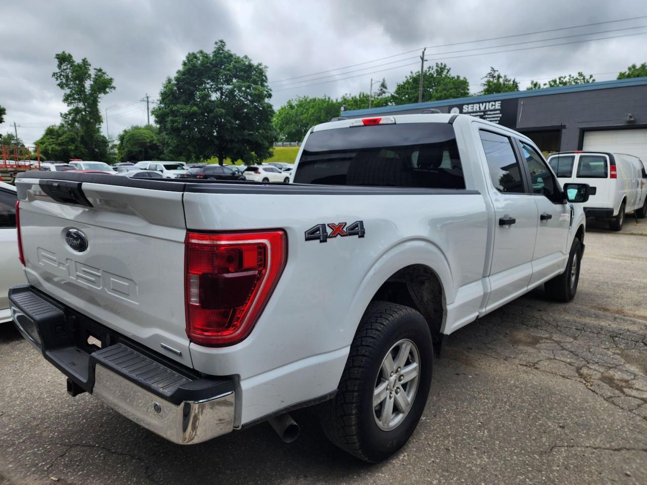 2023 Ford F-150 XLT l CrewCab l 3.5L l Mint Condition