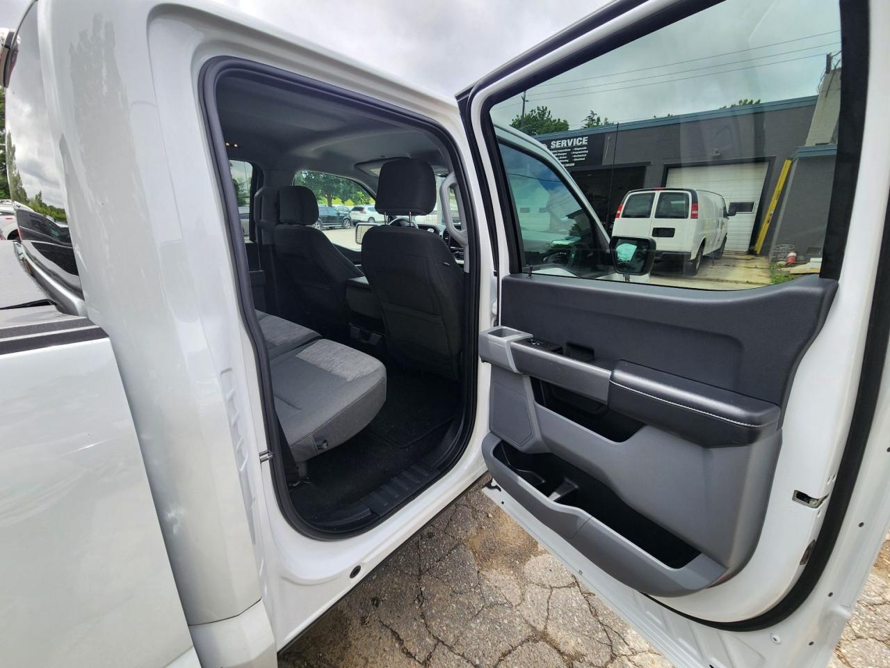 2023 Ford F-150 XLT l CrewCab l 3.5L l Mint Condition