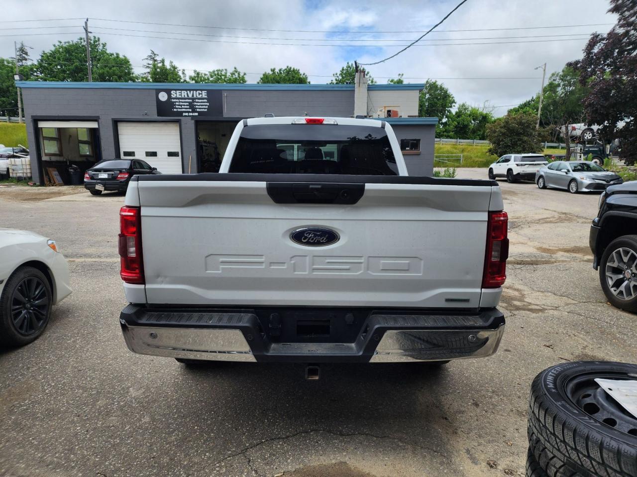 2023 Ford F-150 XLT l CrewCab l 3.5L l Mint Condition