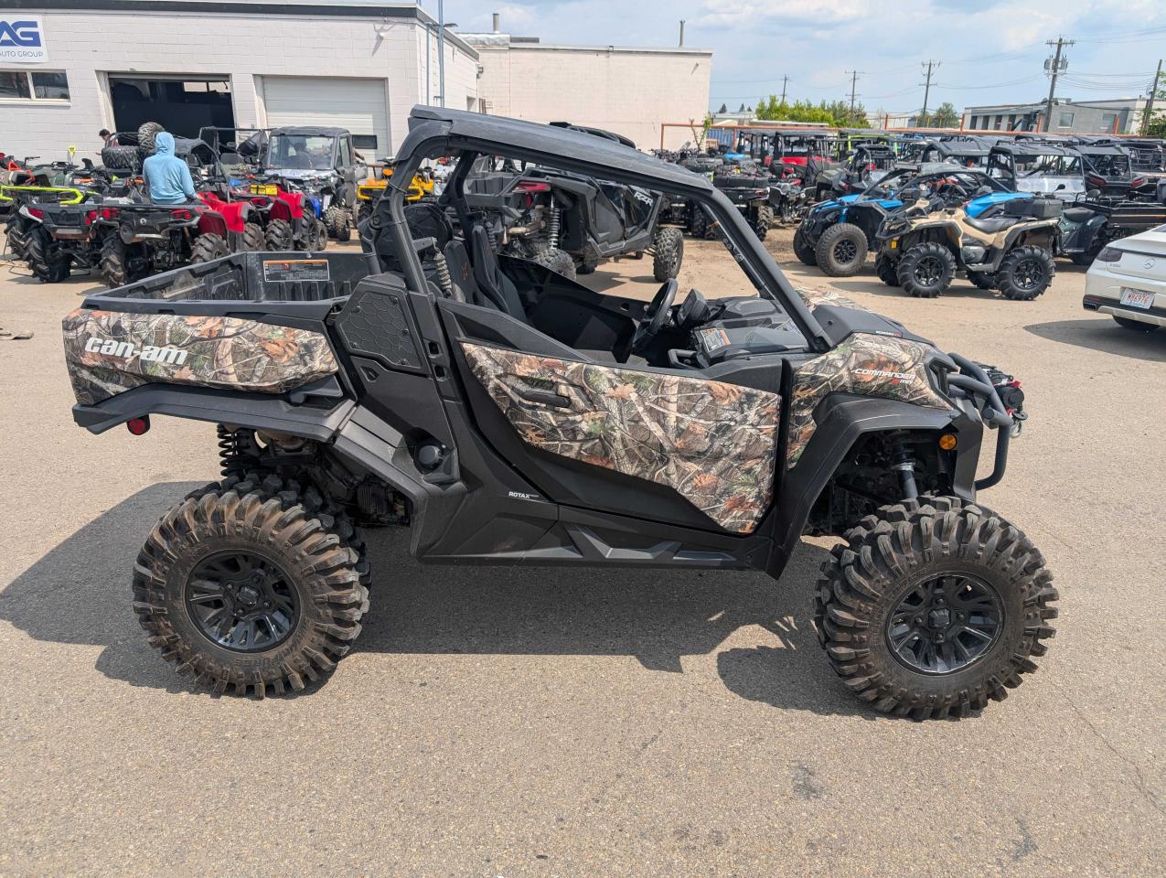 2024 Can-Am Commander XMR 1000R - Photo #2