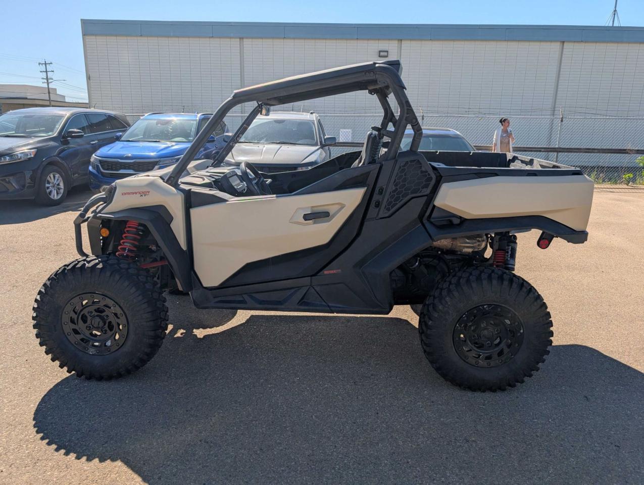 2023 Can-Am Commander XTP 1000 - Photo #2