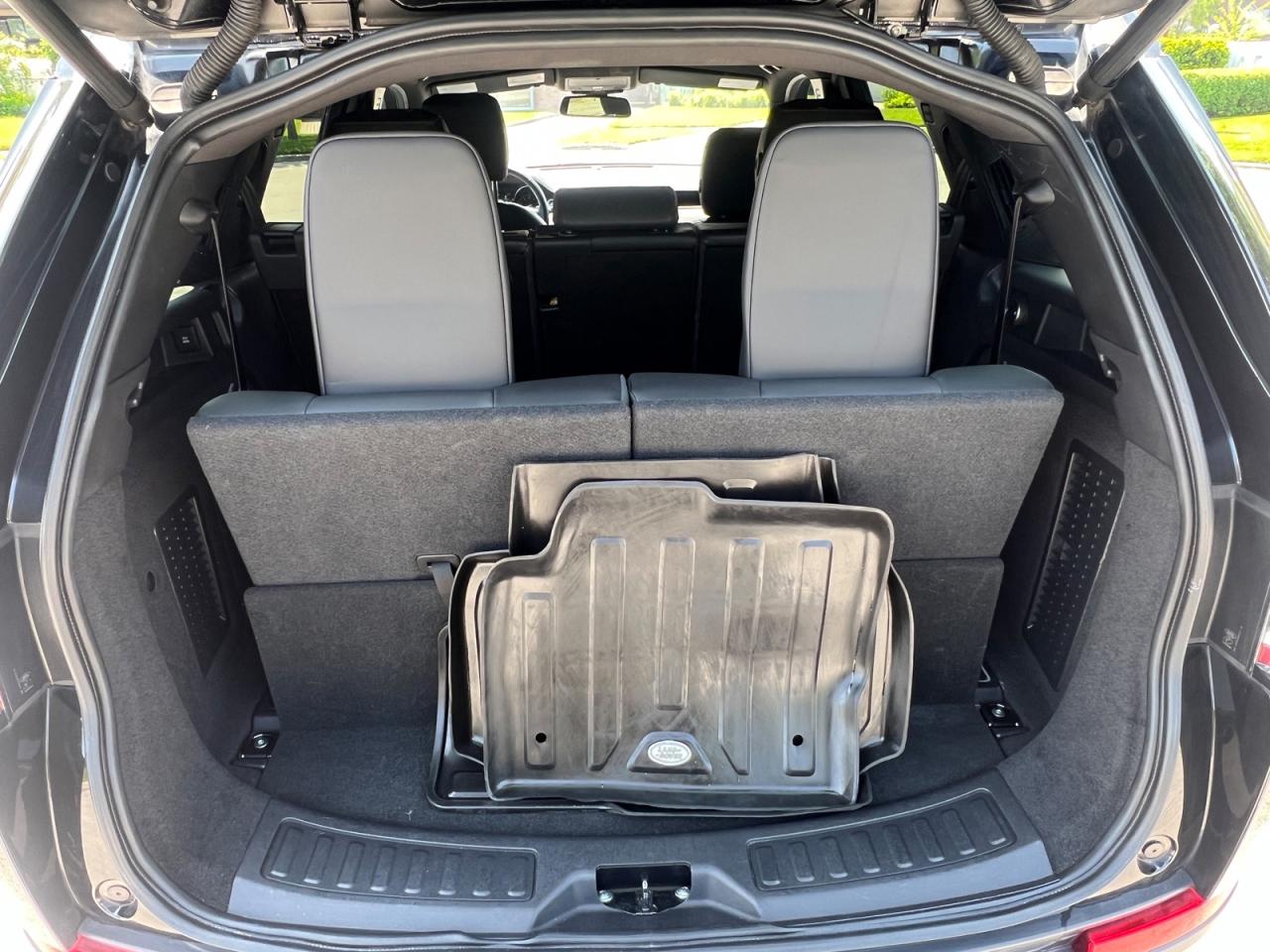 2019 Land Rover Discovery Sport HSE Photo4