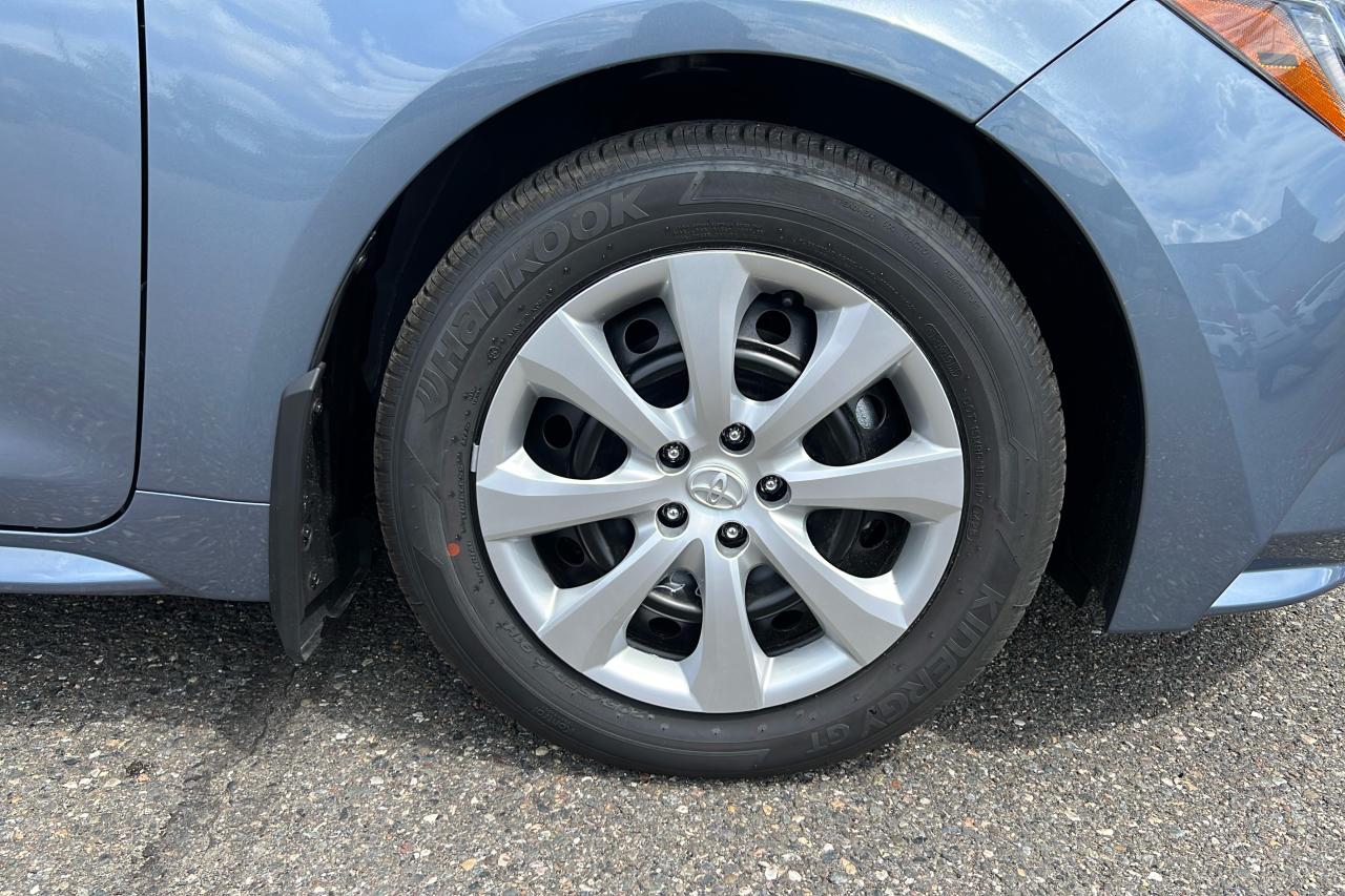 2025 Toyota Corolla LE Photo