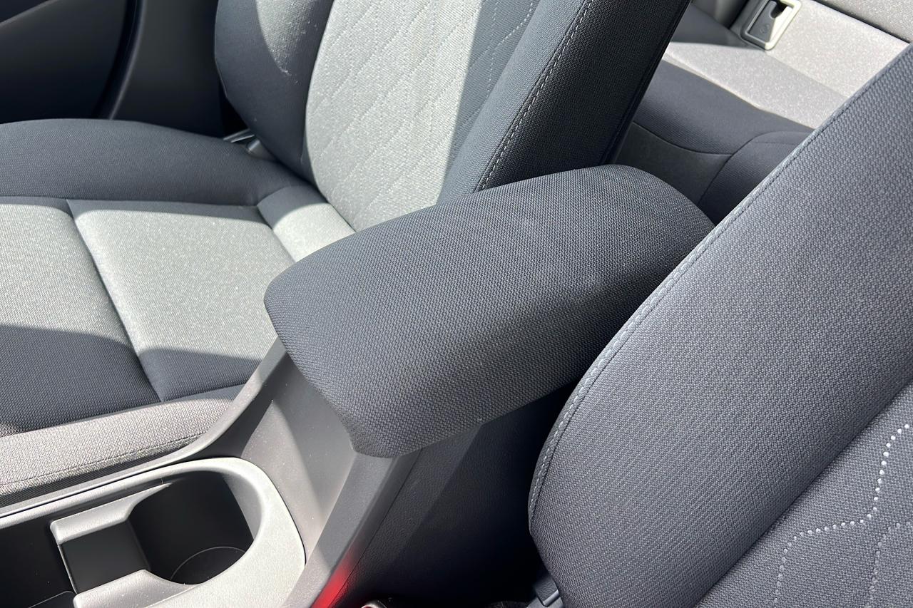 2025 Toyota Corolla LE Photo