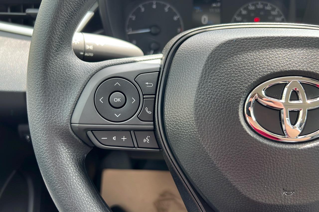 2025 Toyota Corolla LE Photo