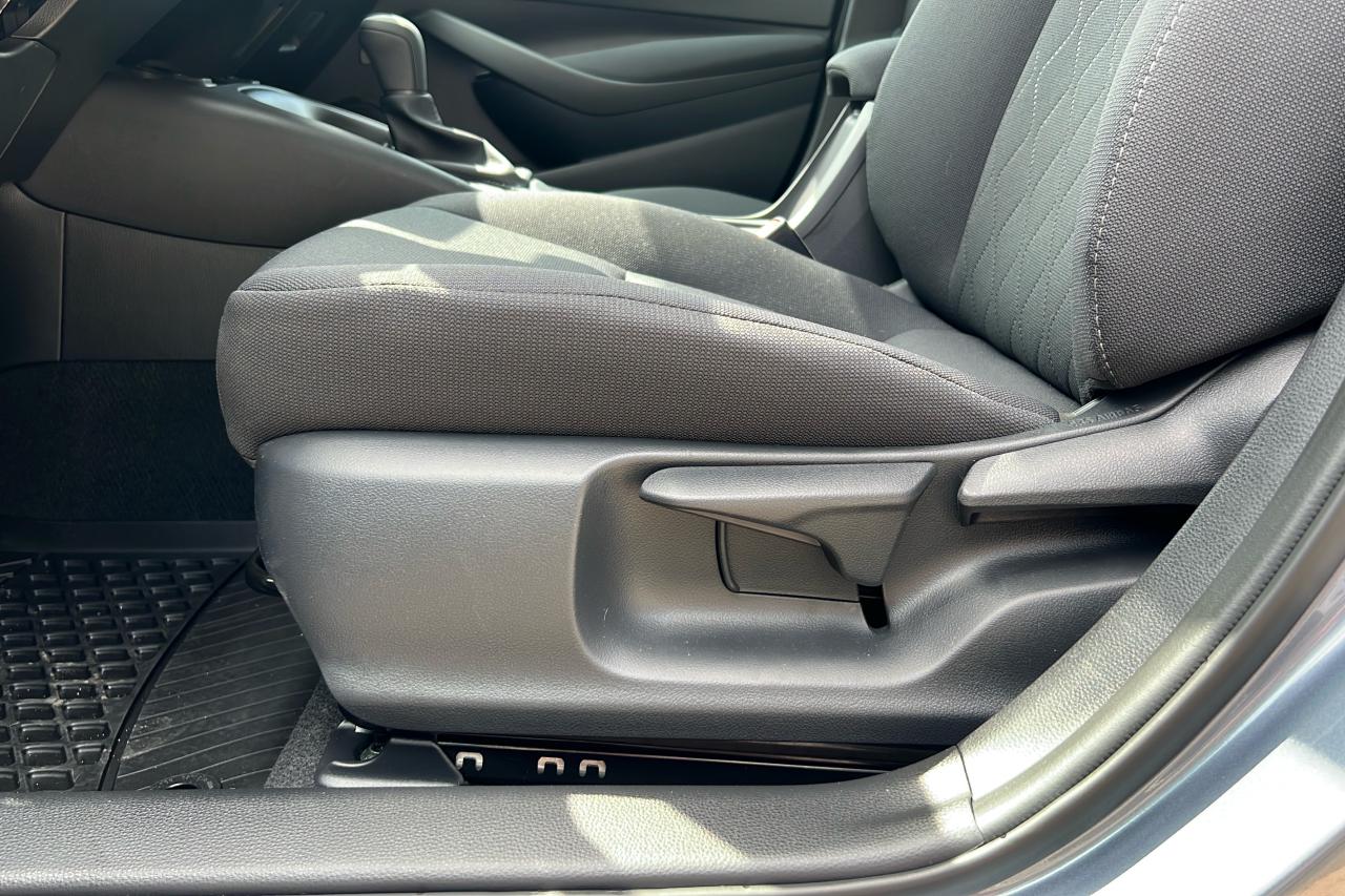 2025 Toyota Corolla LE Photo