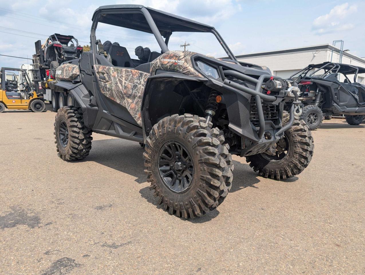 2024 Can-Am Commander XMR 1000R - Photo #6
