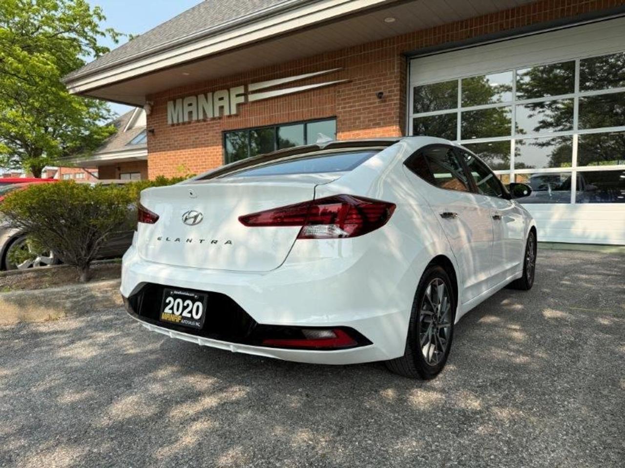 2020 Hyundai Elantra Luxury Apple CarPlay Leather Camera Push Start Photo3