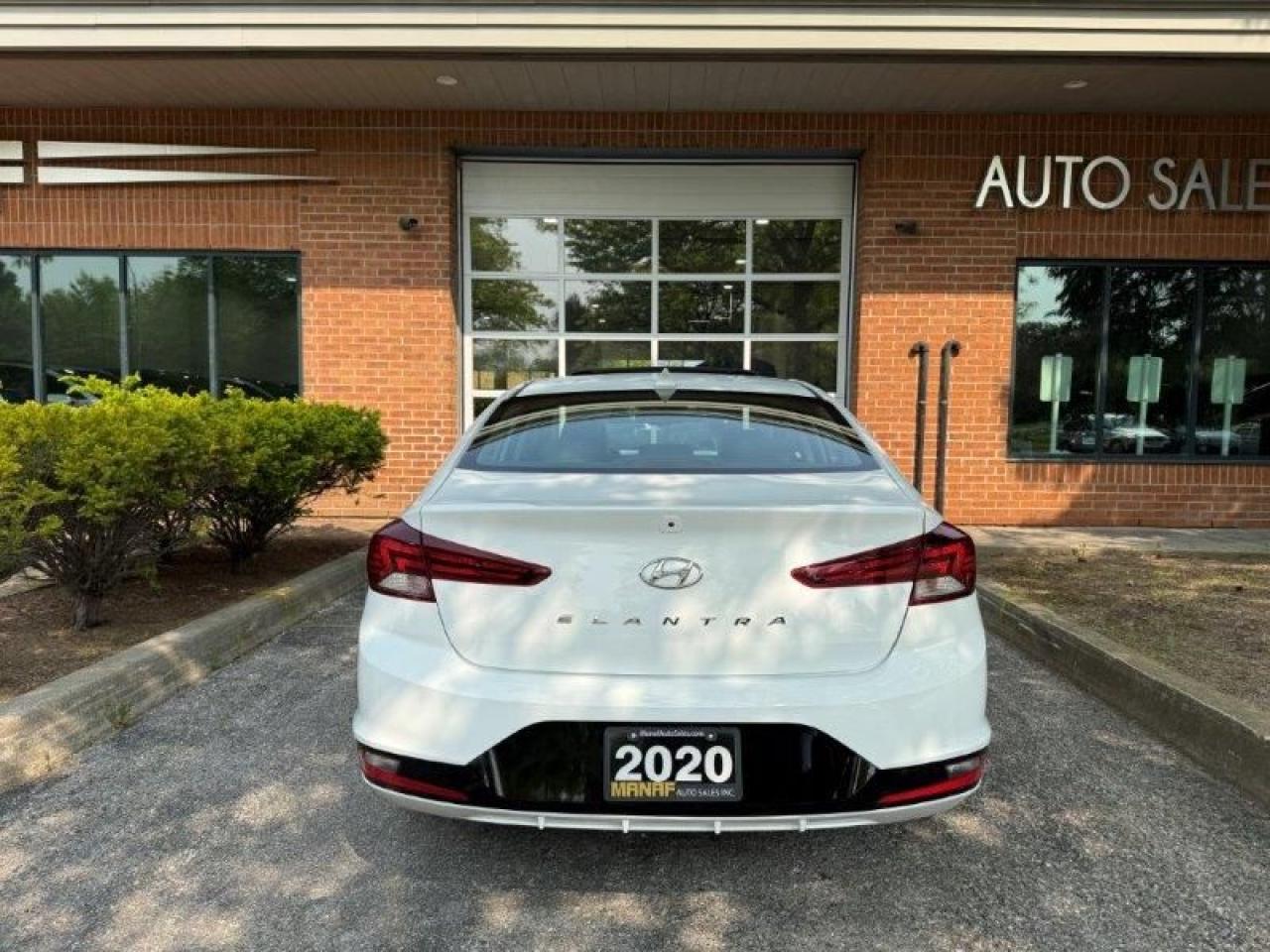 2020 Hyundai Elantra Luxury Photo4