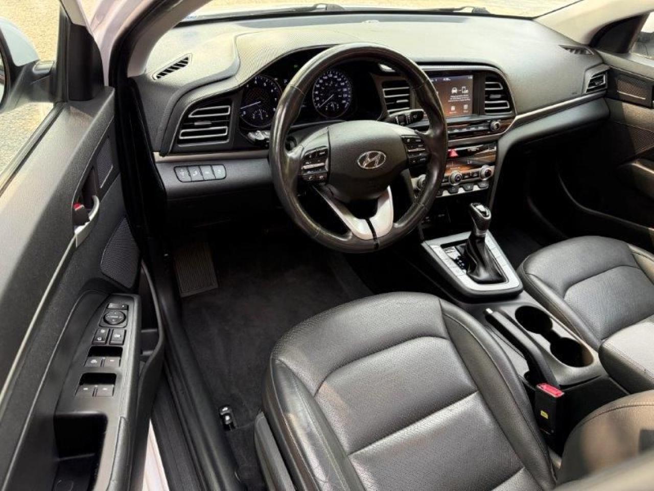 2020 Hyundai Elantra Luxury Photo