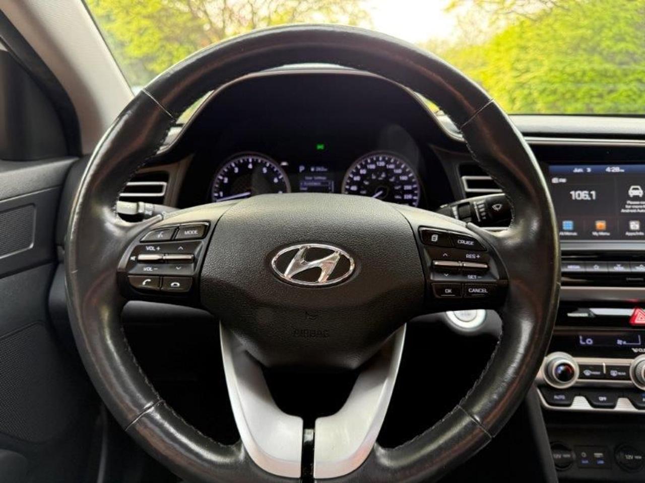 2020 Hyundai Elantra Luxury Photo