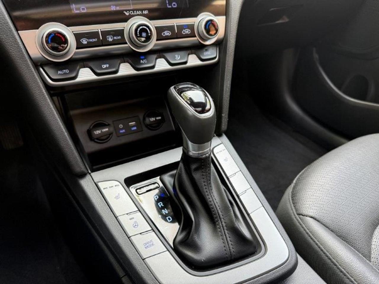 2020 Hyundai Elantra Luxury Photo