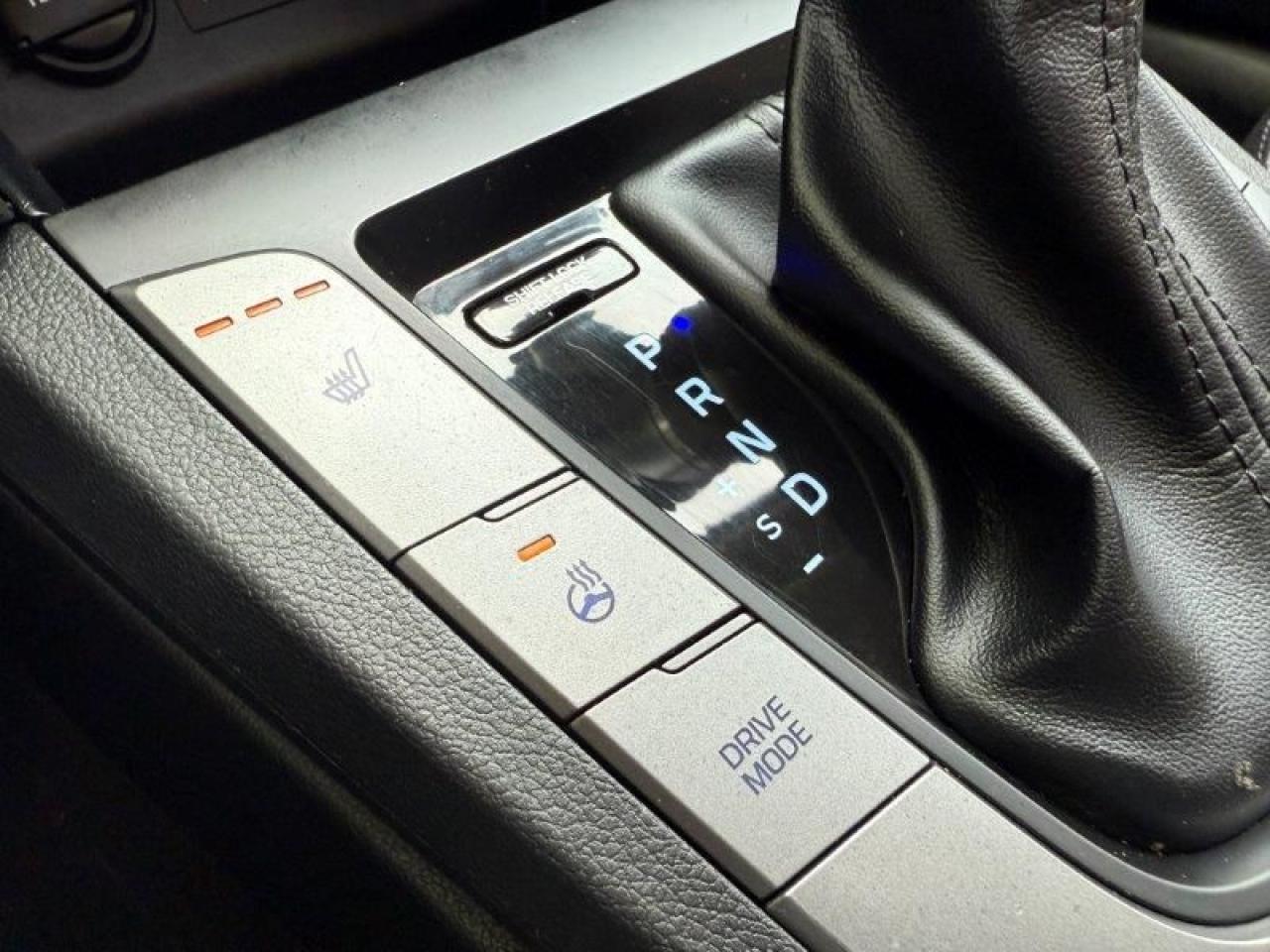 2020 Hyundai Elantra Luxury Photo