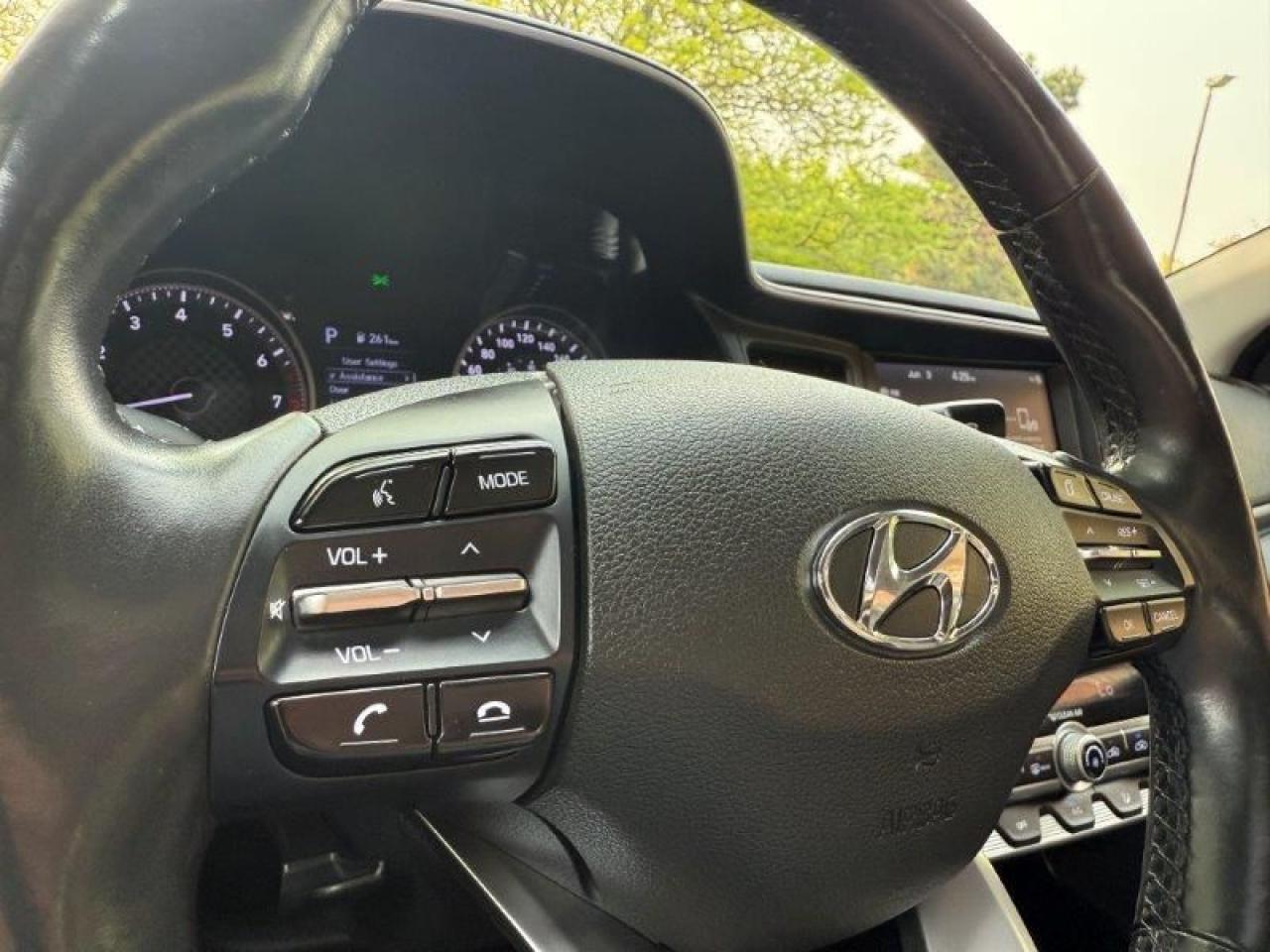 2020 Hyundai Elantra Luxury Photo