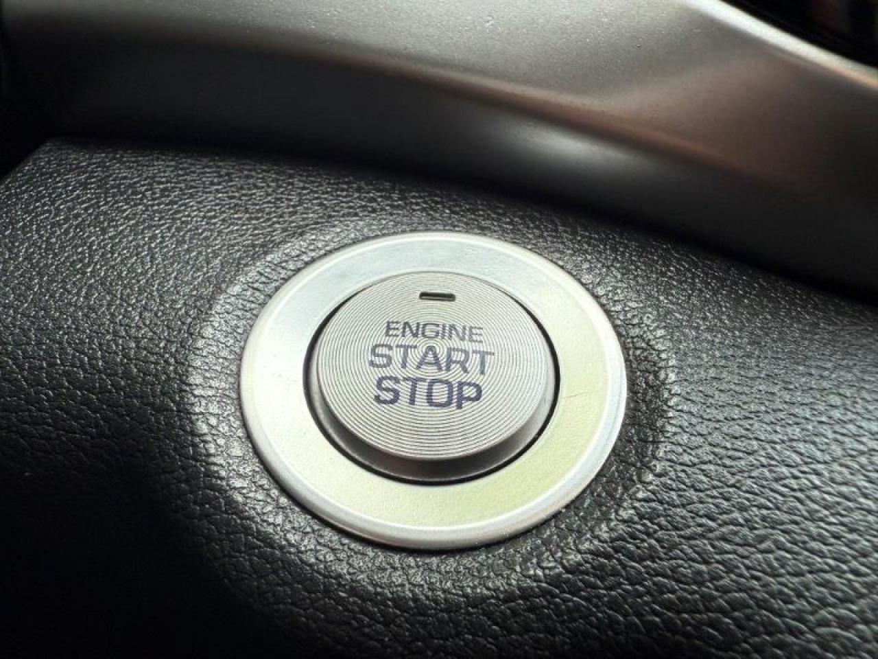 2020 Hyundai Elantra Luxury Photo