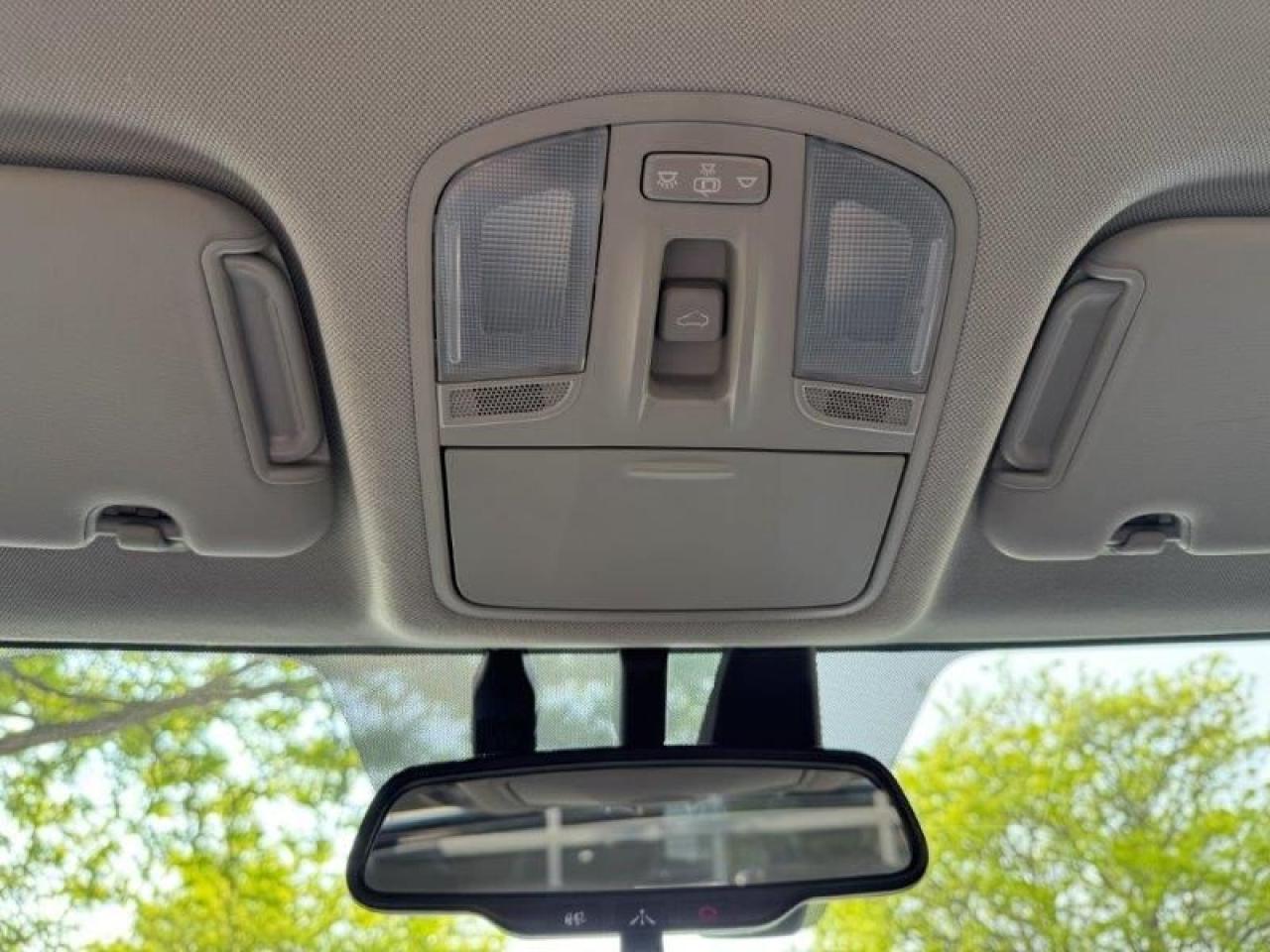 2020 Hyundai Elantra Luxury Photo