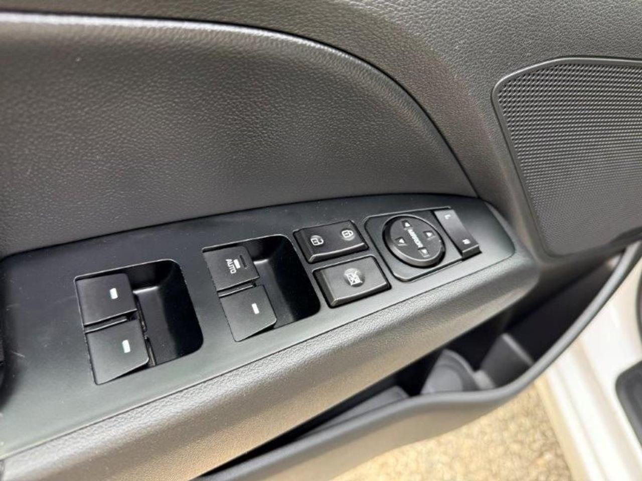 2020 Hyundai Elantra Luxury Apple CarPlay Leather Camera Push Start Photo