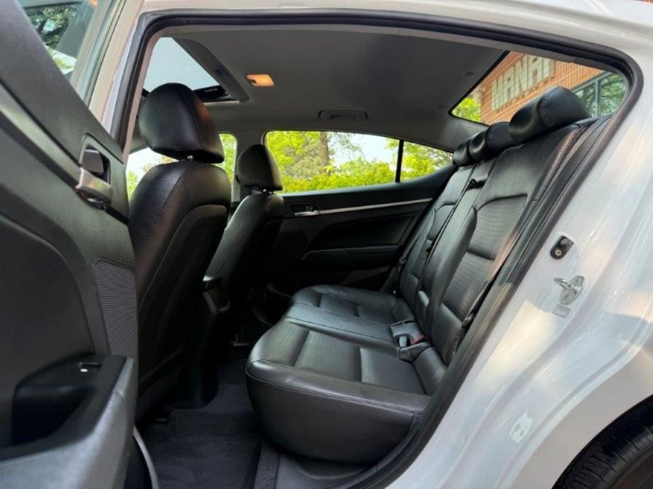 2020 Hyundai Elantra Luxury Photo