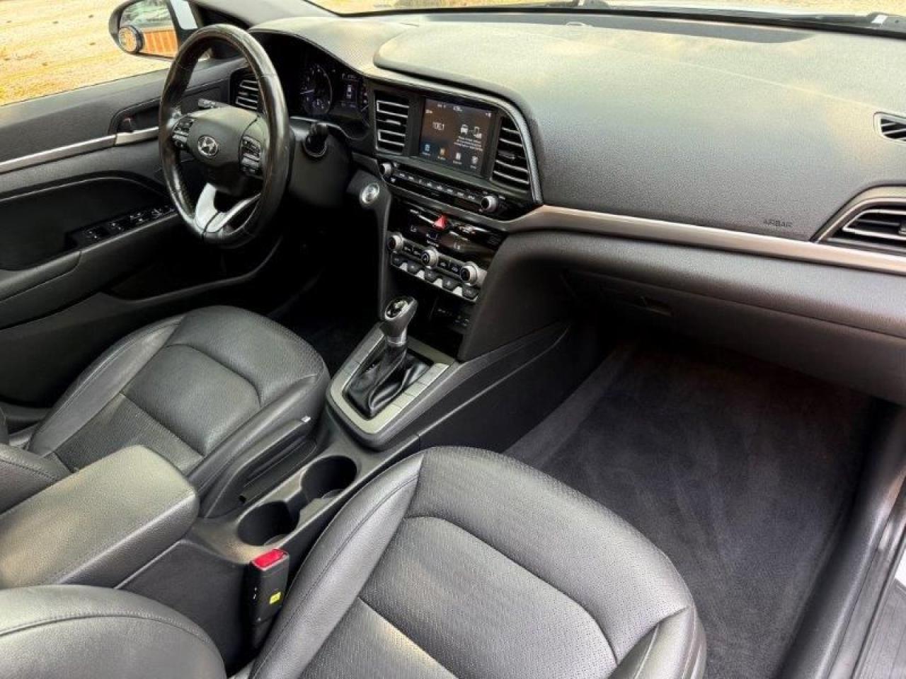 2020 Hyundai Elantra Luxury Photo