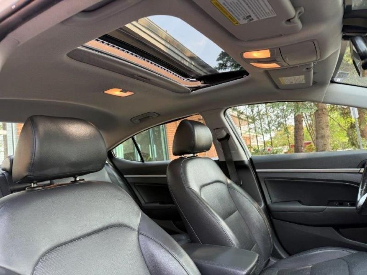 2020 Hyundai Elantra Luxury Photo