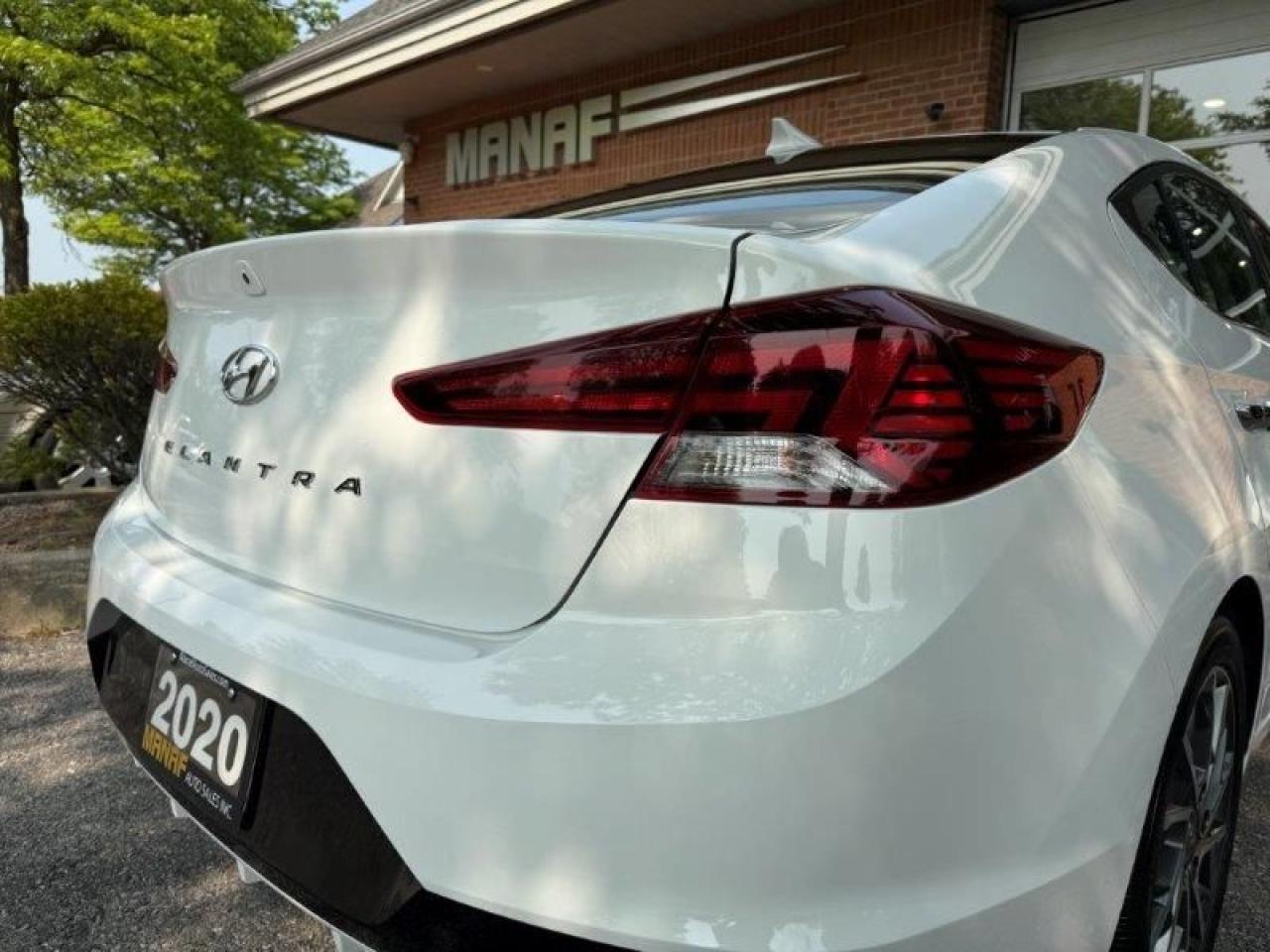 2020 Hyundai Elantra Luxury Photo