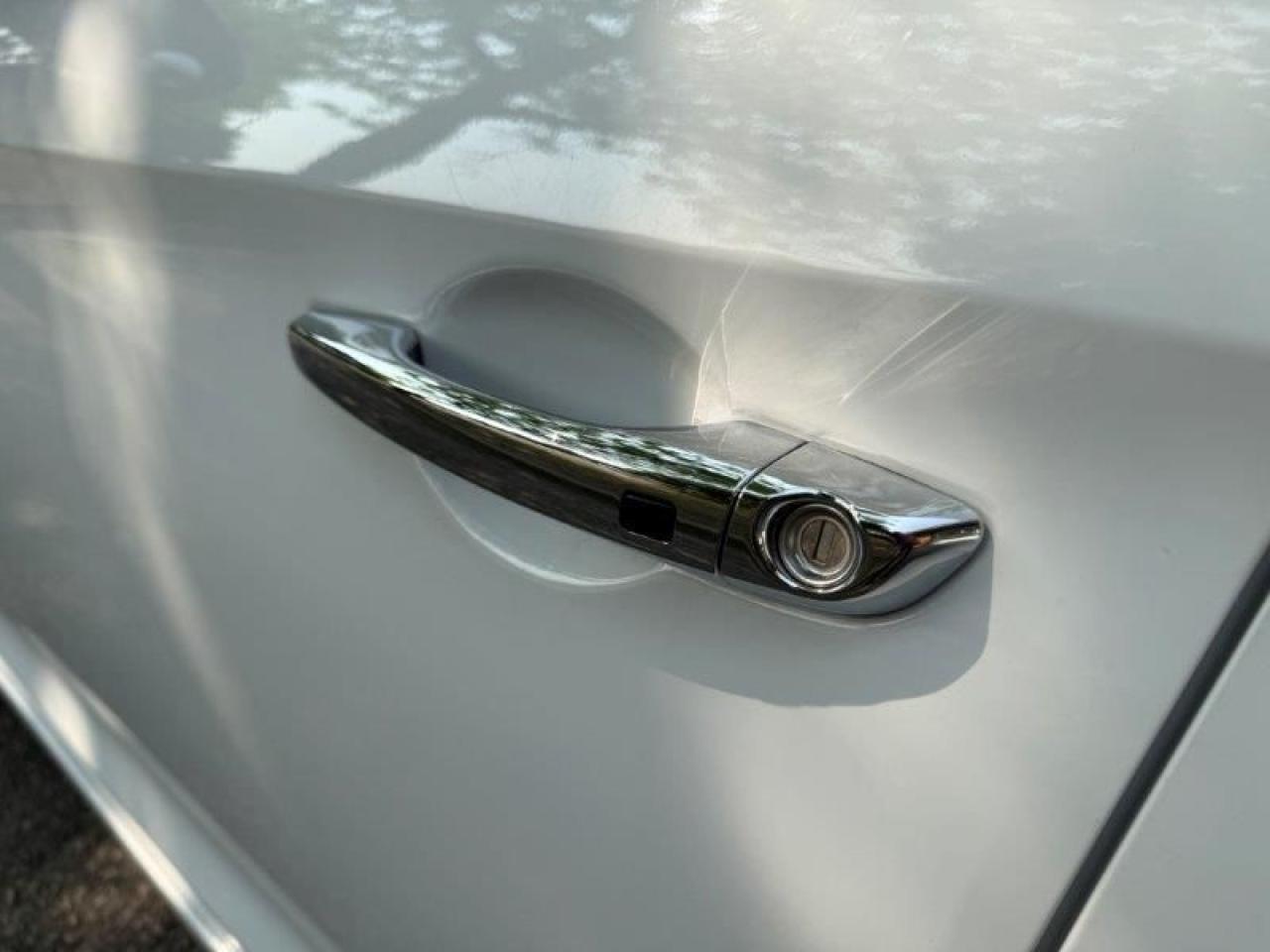 2020 Hyundai Elantra Luxury Photo