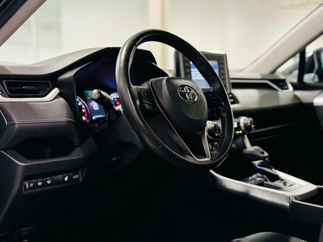 2020 Toyota RAV4 XLE - Photo #9