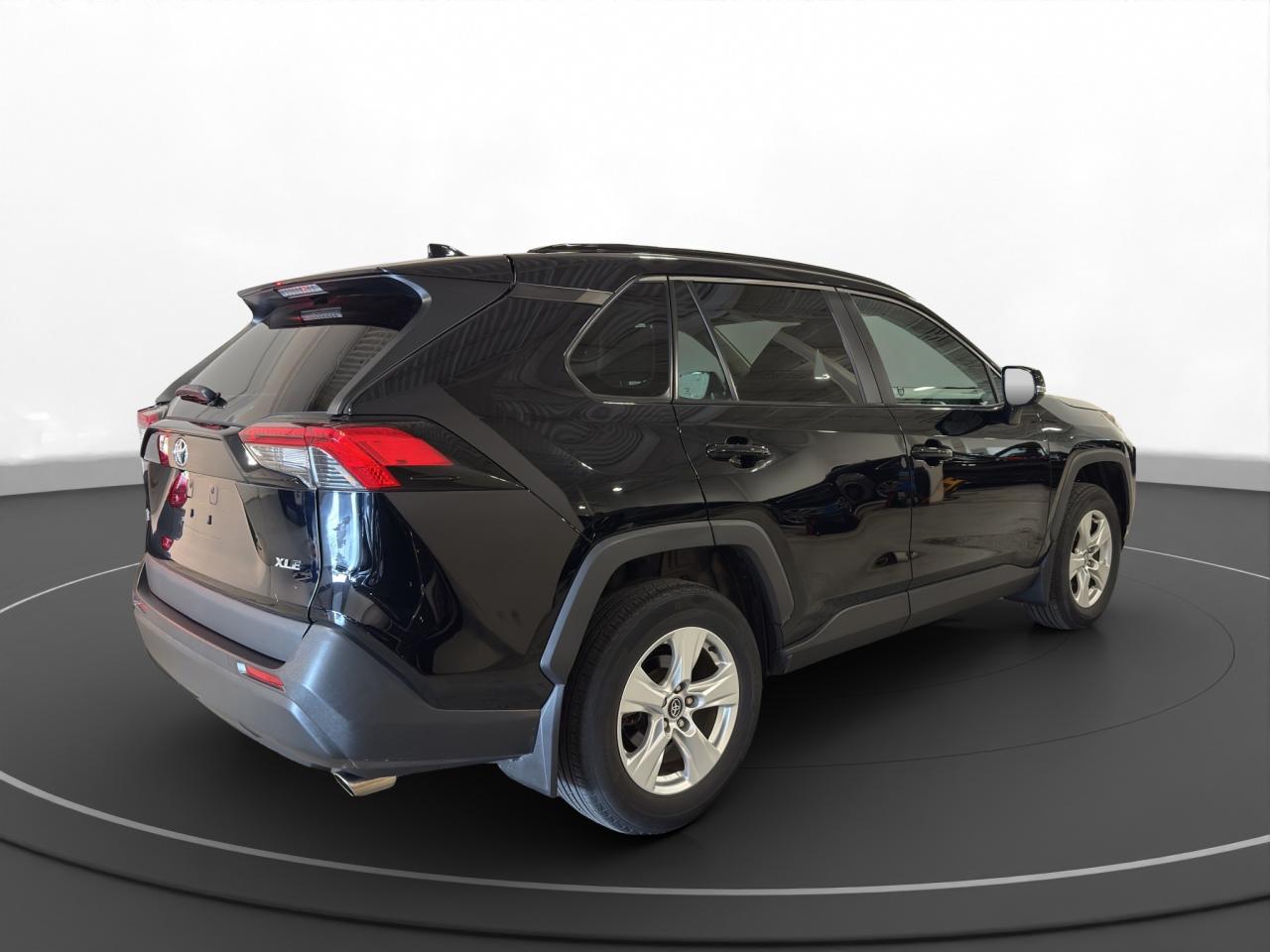 2020 Toyota RAV4 XLE - Photo #8