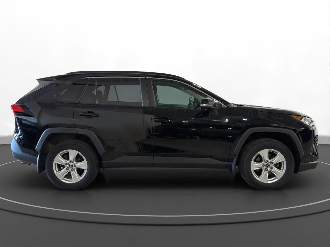 2020 Toyota RAV4 XLE - Photo #4