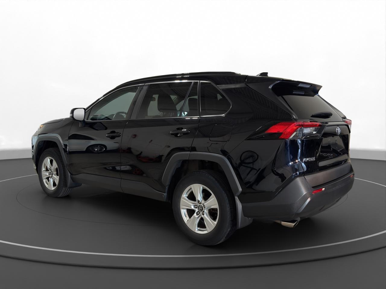 2020 Toyota RAV4 XLE - Photo #6