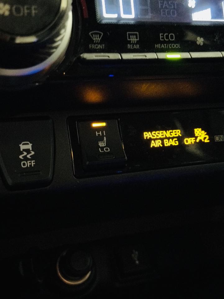 2020 Toyota RAV4 XLE - Photo #17
