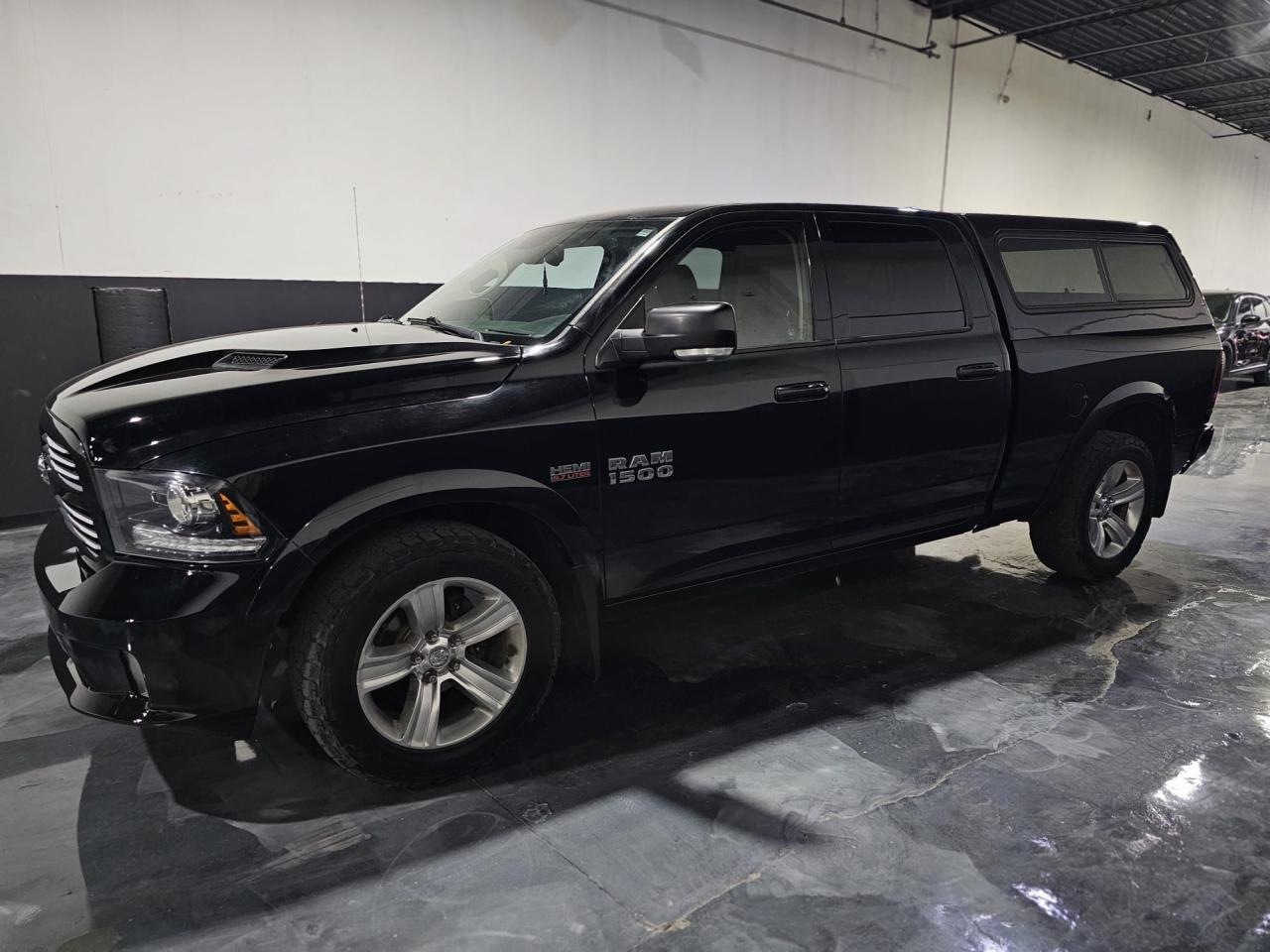 2014 RAM 1500 4WD CREW CAB 149" SPORT - Photo #2