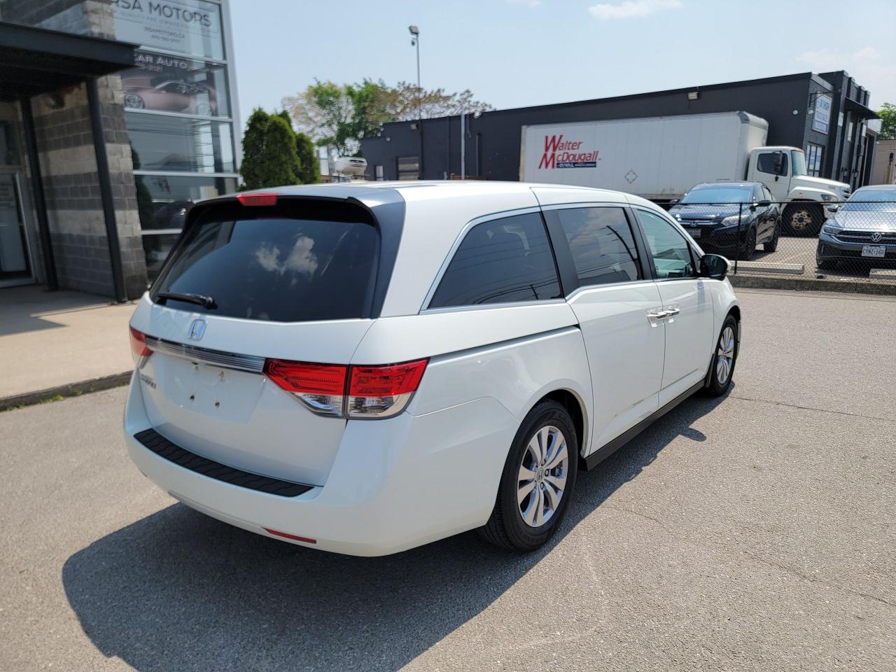 2015 Honda Odyssey EX Photo4