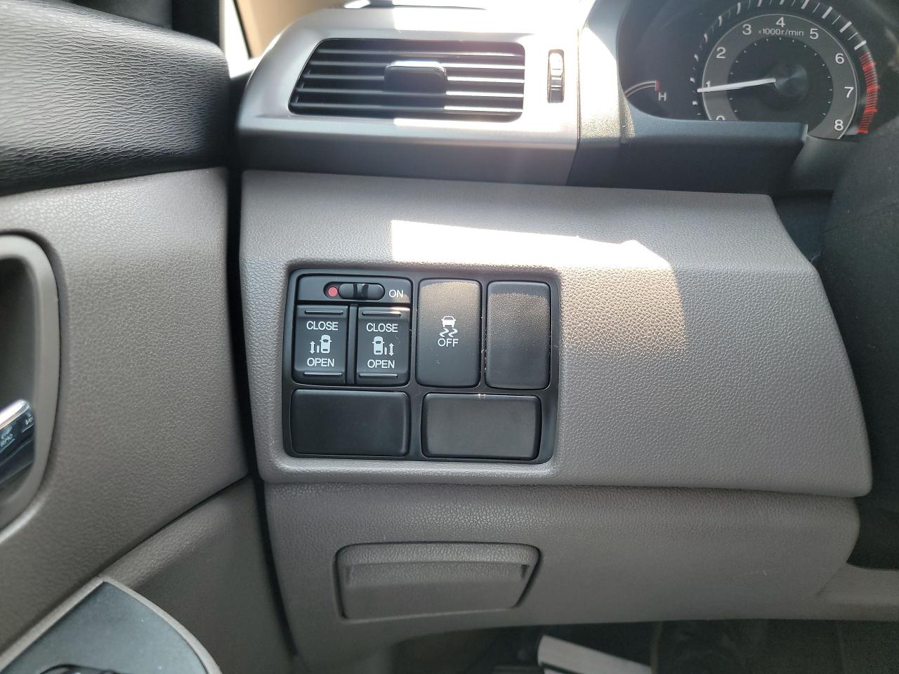 2015 Honda Odyssey EX - Photo #24