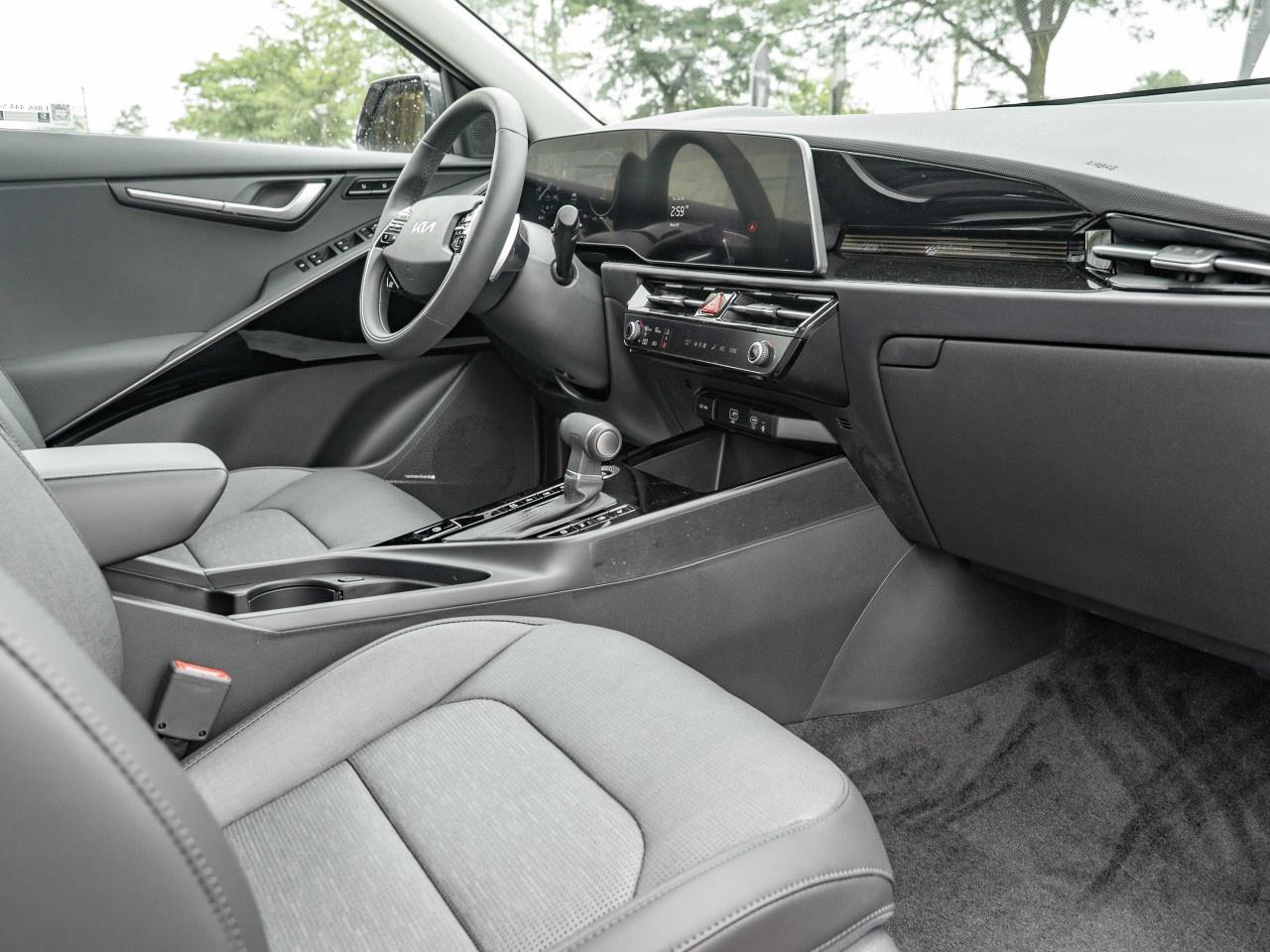 2025 Kia NIRO SX Photo