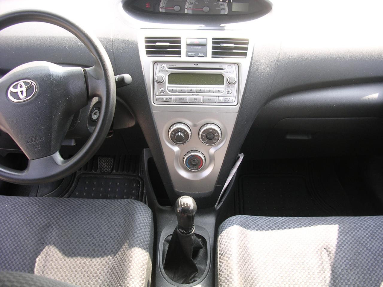 2008 Toyota Yaris LE - Photo #7