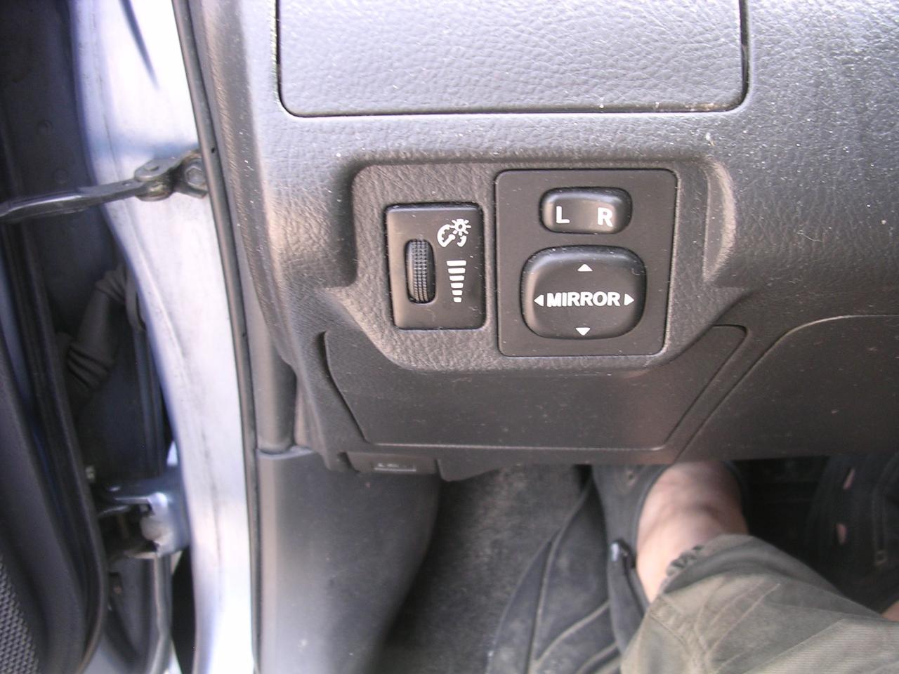 2008 Toyota Yaris LE - Photo #10