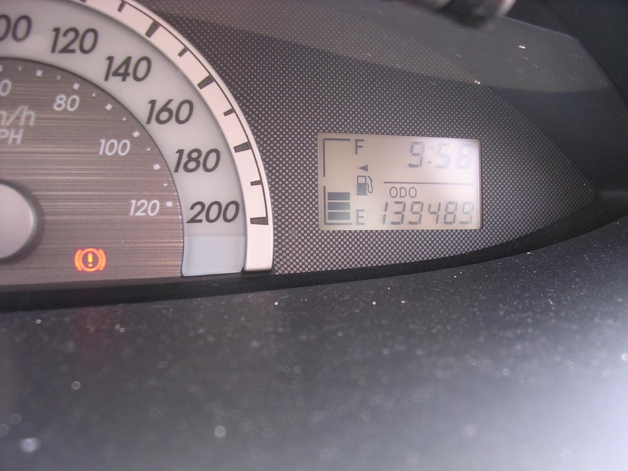 2008 Toyota Yaris LE - Photo #9