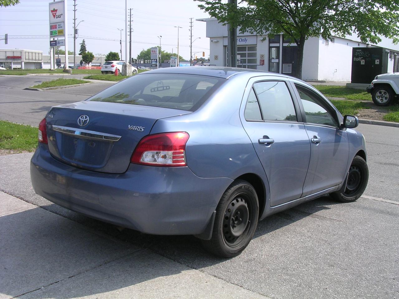 2008 Toyota Yaris LE - Photo #3