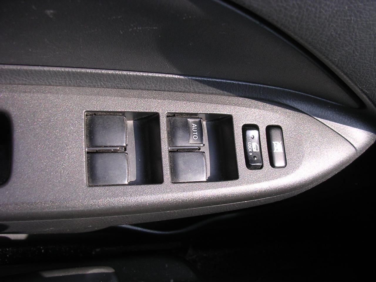 2008 Toyota Yaris LE - Photo #11