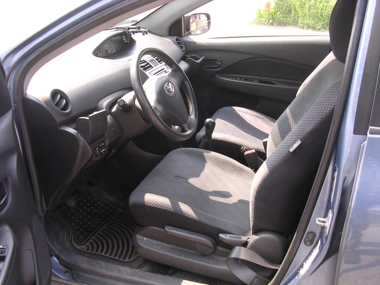 2008 Toyota Yaris LE - Photo #5