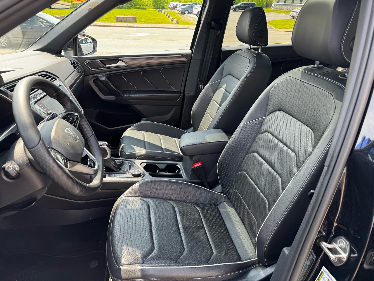 2022 Volkswagen Tiguan Highline R-line Photo