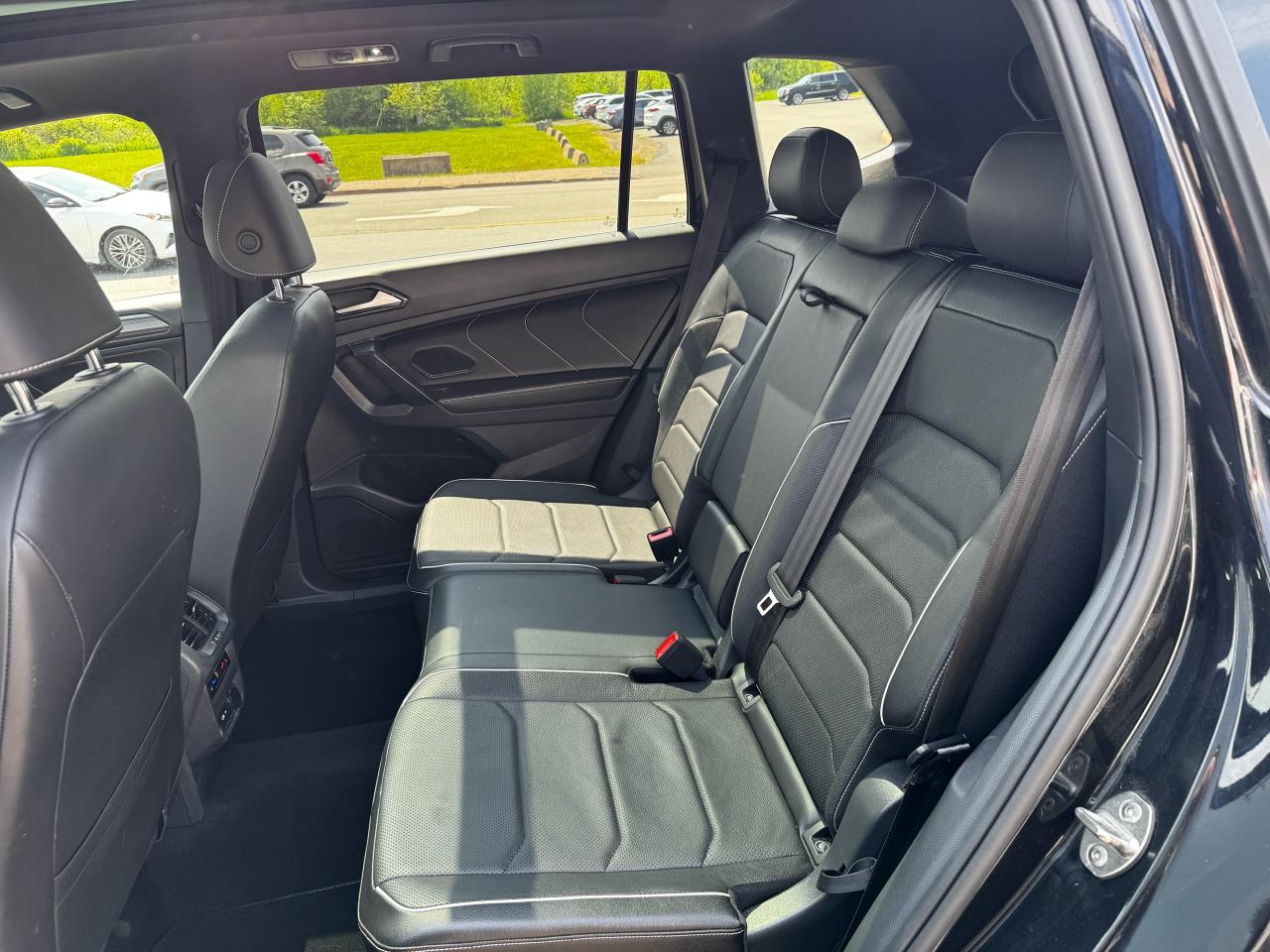 2022 Volkswagen Tiguan Highline R-line Photo