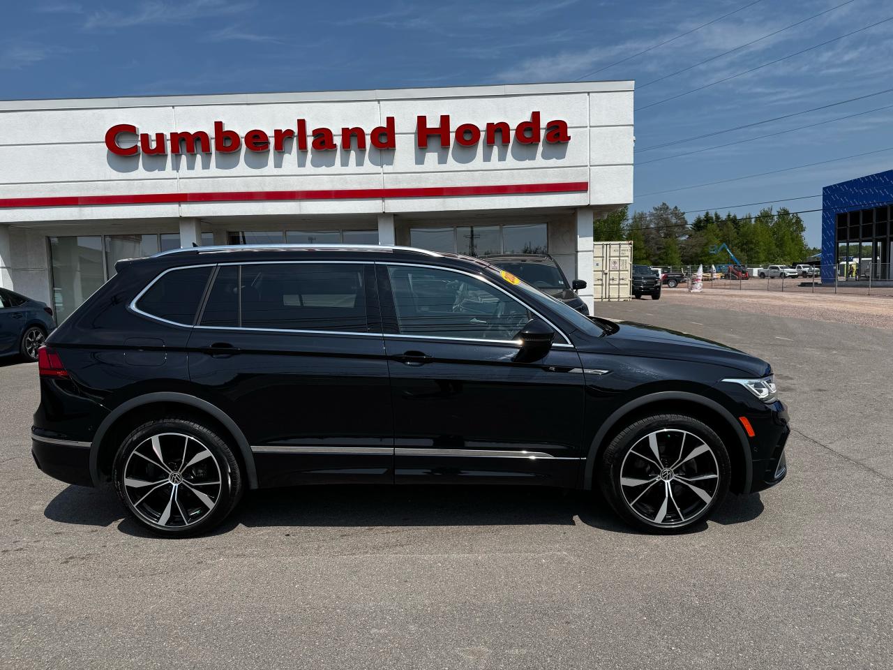 Used 2022 Volkswagen Tiguan Highline R-line for sale in Amherst, NS