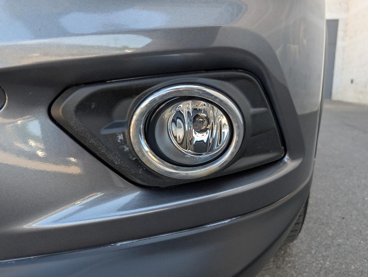 2015 Nissan Rogue SV Photo